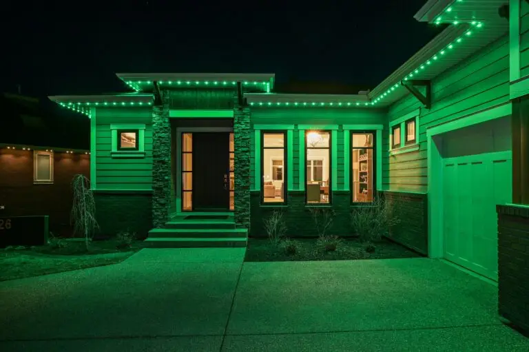 green-entryway-trim-lighting